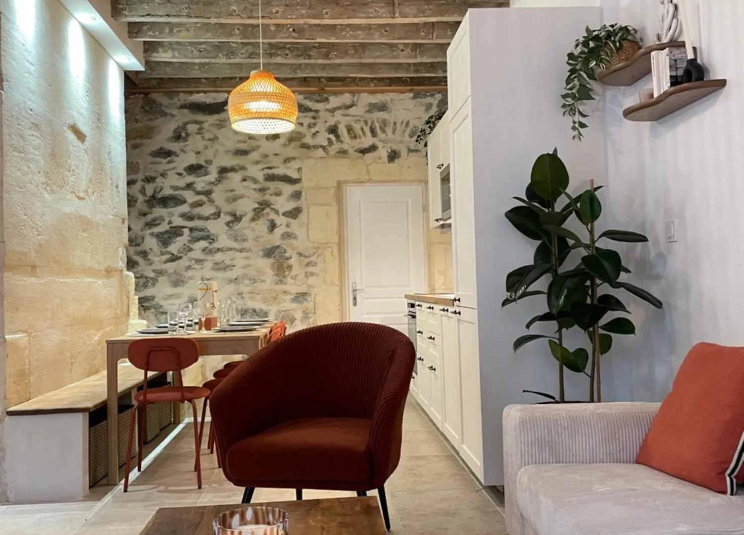 Semesterbostad Jolie Maison En Centre Ville Avec Climatisation Grand Lit Double Arles